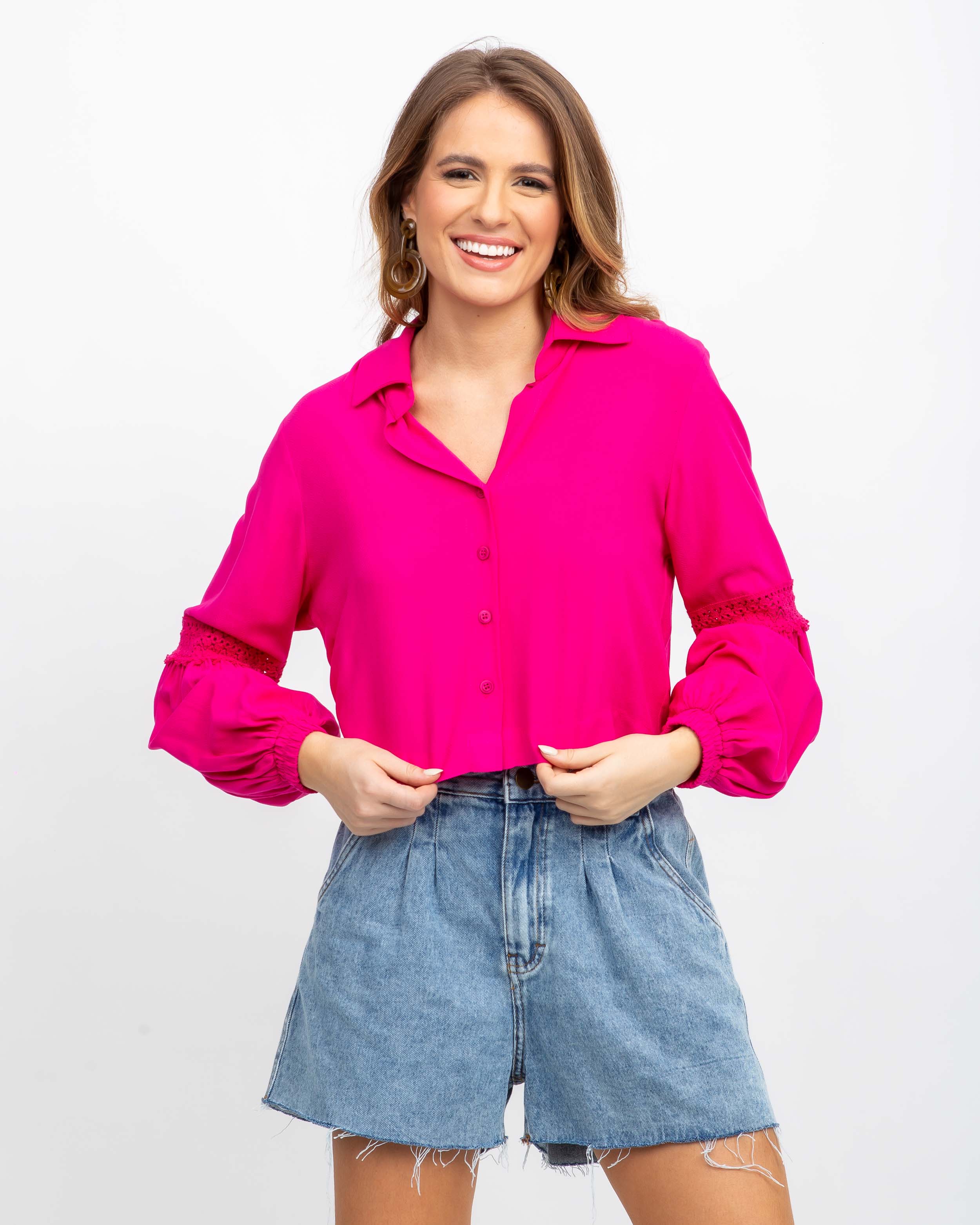 Camisa Cropped com Detalhe em Renda Pink