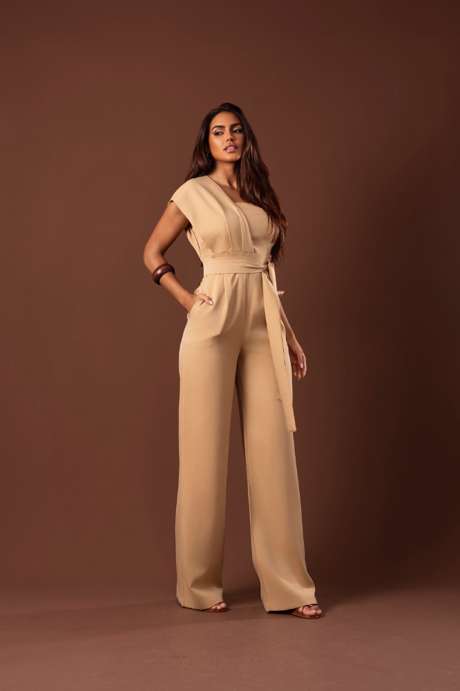 Macacão Pantalona Strapless Assimétrico Frantchêsca