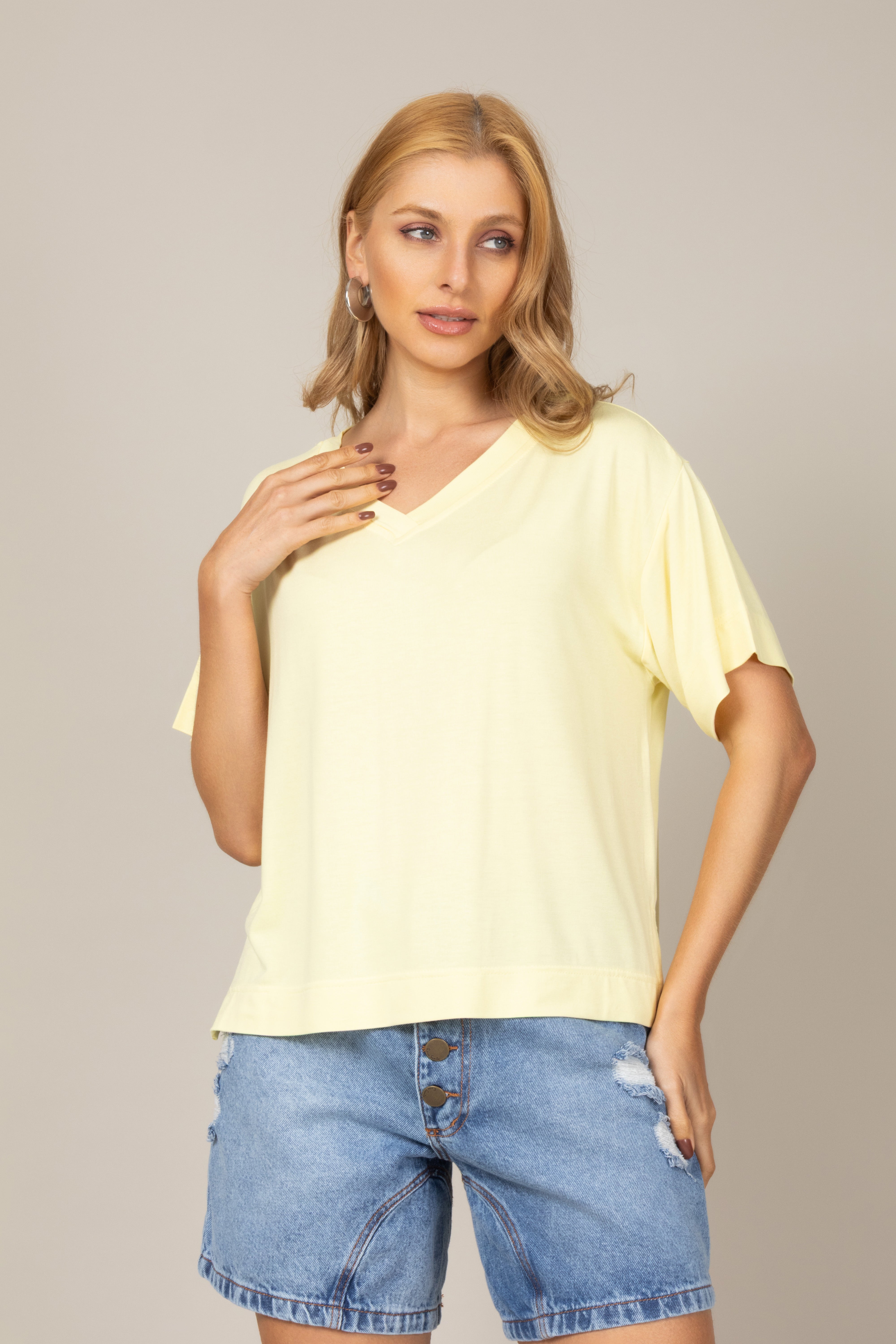 Blusa Básica Decote V em Malha