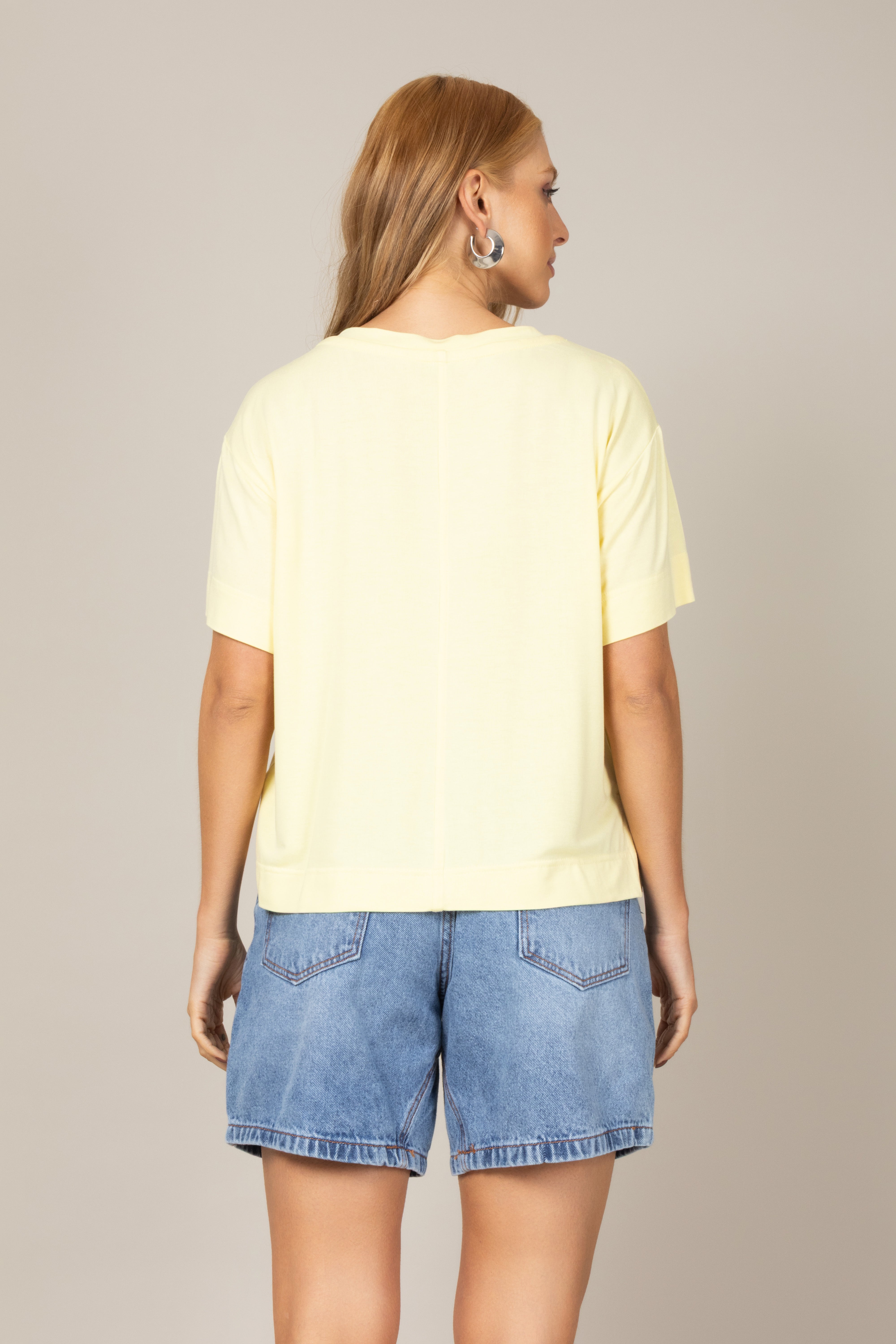 Blusa Básica Decote V em Malha