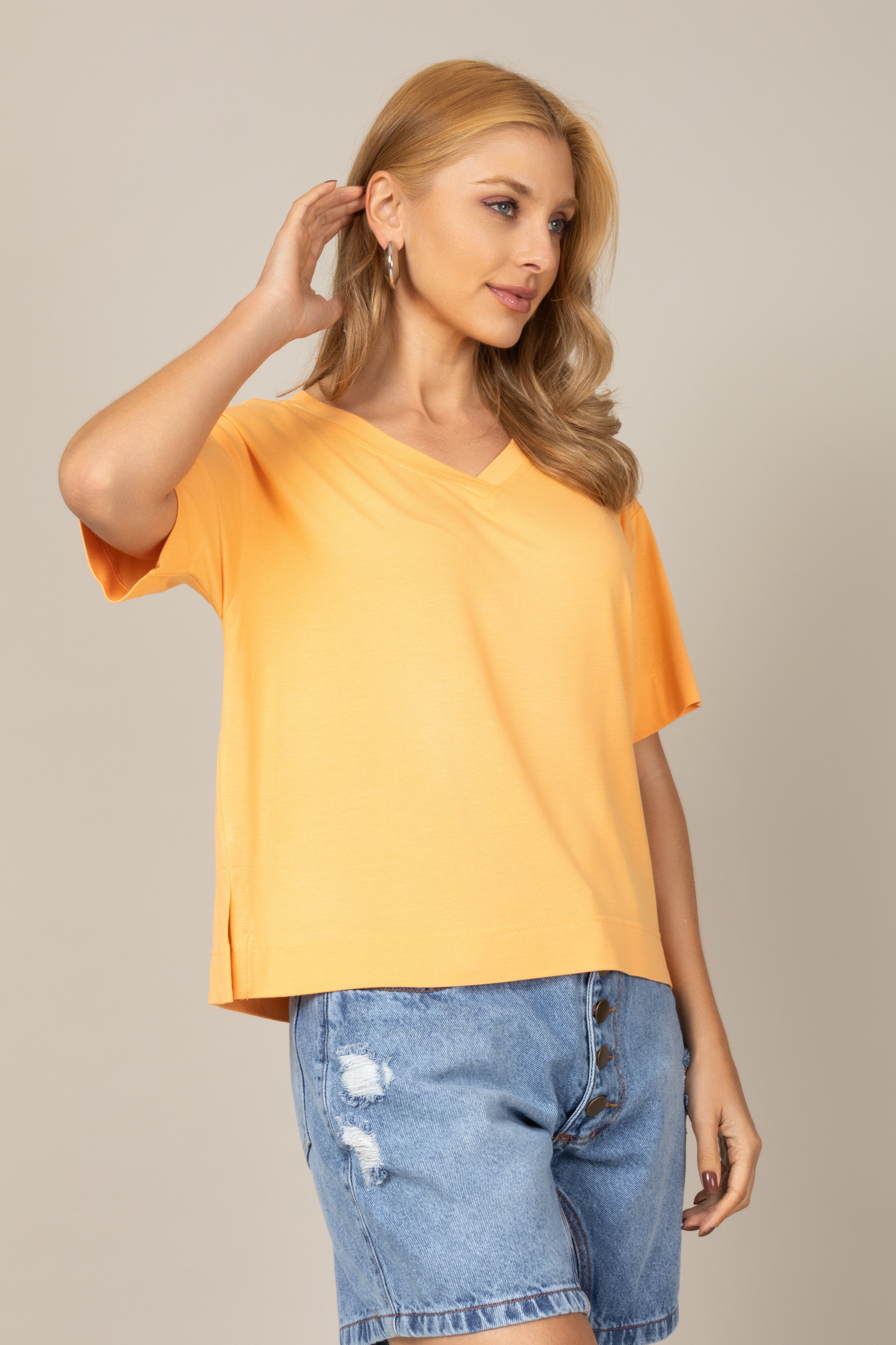 Blusa Básica Decote V em Malha